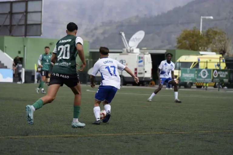 3-2 | El Atlético Paso firma una remontada épica ante el Tenerife B