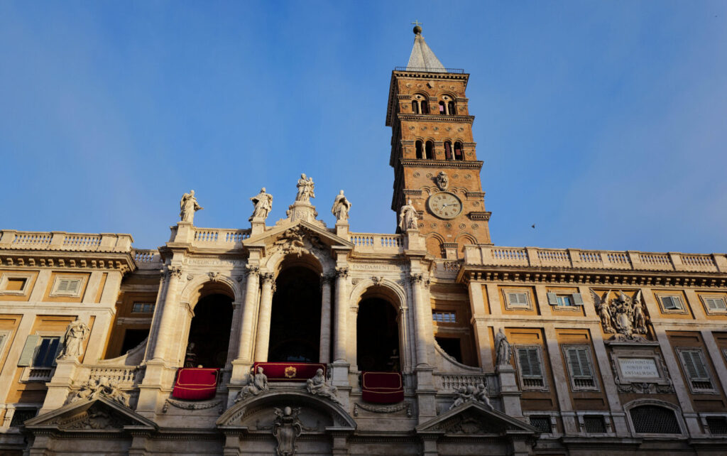 Vista de la fachada de la basílica de Santa María la Mayor donde será enterrado el papa Francisco / Reuters