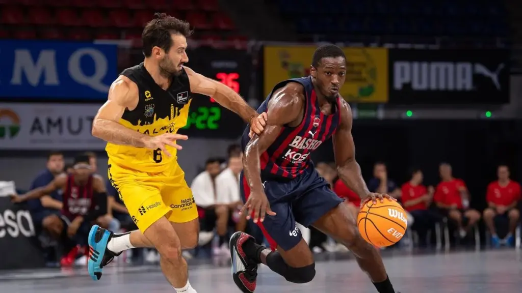 Los últimos enfrentamientos entre el Baskonia y el La Laguna Tenerife han terminado del lado del equipo aurinegro / Archivo