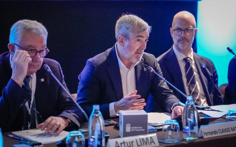 Canarias insiste en limitar la compra de viviendas por parte de extranjeros