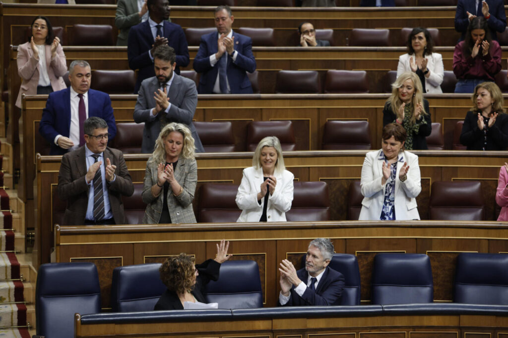El Congreso debate la convalidación del decreto ley para distribuir a menores migrantes