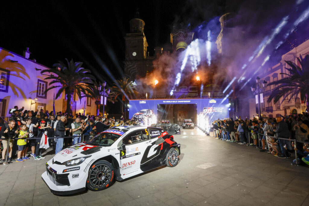 LAS PALMAS DE GRAN CANARIA, 24/04/2025.- El equipo Toyota Gazoo Racing WRT en la ceremonia de salida del Rally Islas Canarias, que se estrena en su 49 edición como Rally de España en el calendario del Campeonato del Mundo, este jueves en la plaza de Santa Ana de Las Palmas de Gran Canaria. EFE/ Elvira Urquijo A.