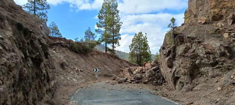 Gran Canaria actúa tras los desprendimientos en la carretera por la borrasca Olivier