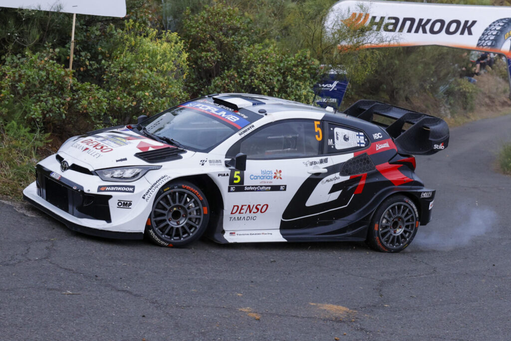 Rovanperä manda en el Rally Islas Canarias, en un viernes sin fallos. GRAFCAN8256. VALSEQUILLO (GRAN CANARIA), 25/04/2025.- Los pilotos Sami Pajari y Marko Salminen, del equipo Toyota Gazoo Racing WRT, durante el primer tramo Valsequillo-Telde del Rally Islas Canarias, que se estrena en el Campeonato del Mundo como Rally de España. EFE/ Elvira Urquijo A.
