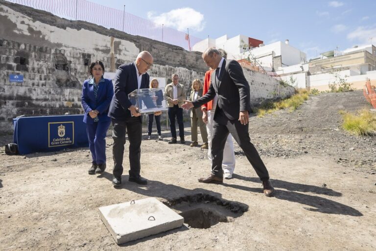 Colocada la primera piedra de las 63 viviendas públicas destinadas al alquiler en El Secadero