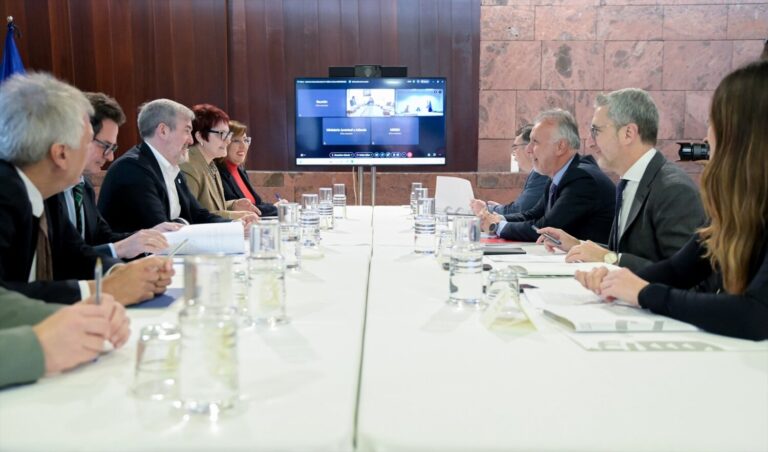 Estado y Canarias se coordinarán «caso a caso» para la distribución de menores migrantes solicitantes de asilo