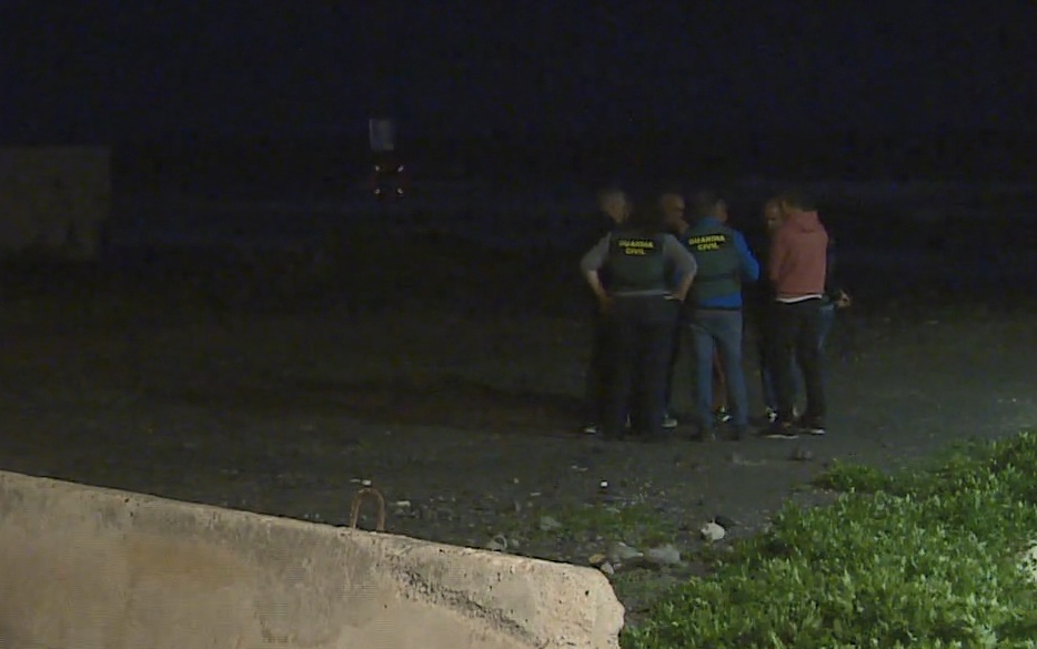 Agentes de la Guardia Civil en la zona donde fue encontrado el cadáver