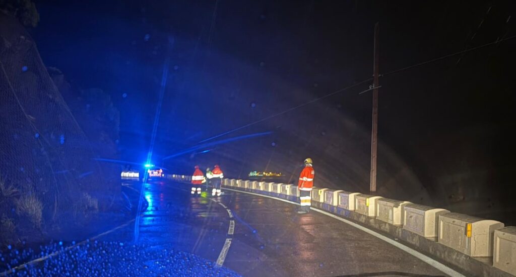 Dos personas heridas por el desprendimiento de una roca en Tenerife