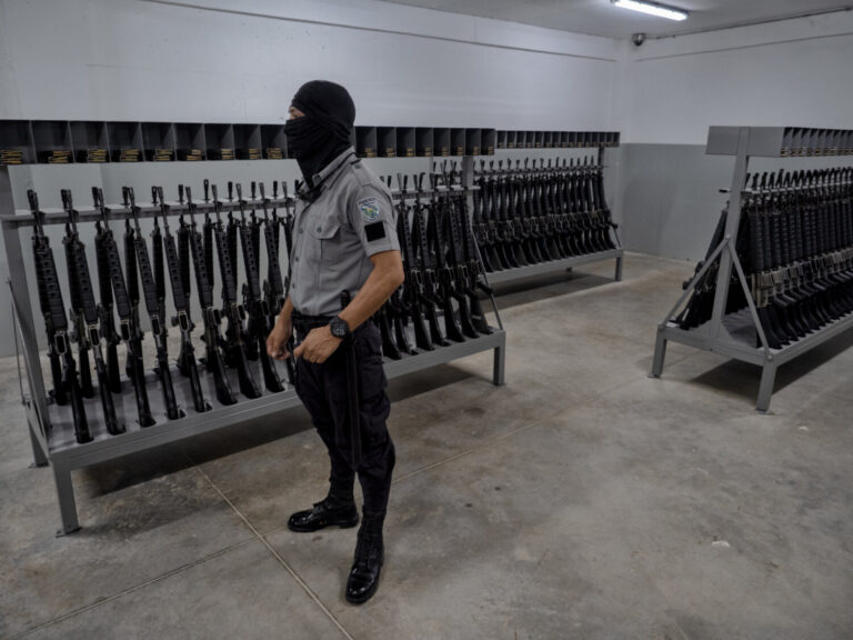 El Supremo ordena a Trump que suspenda por ahora las expulsiones basadas en la Ley de Enemigos Extranjeros