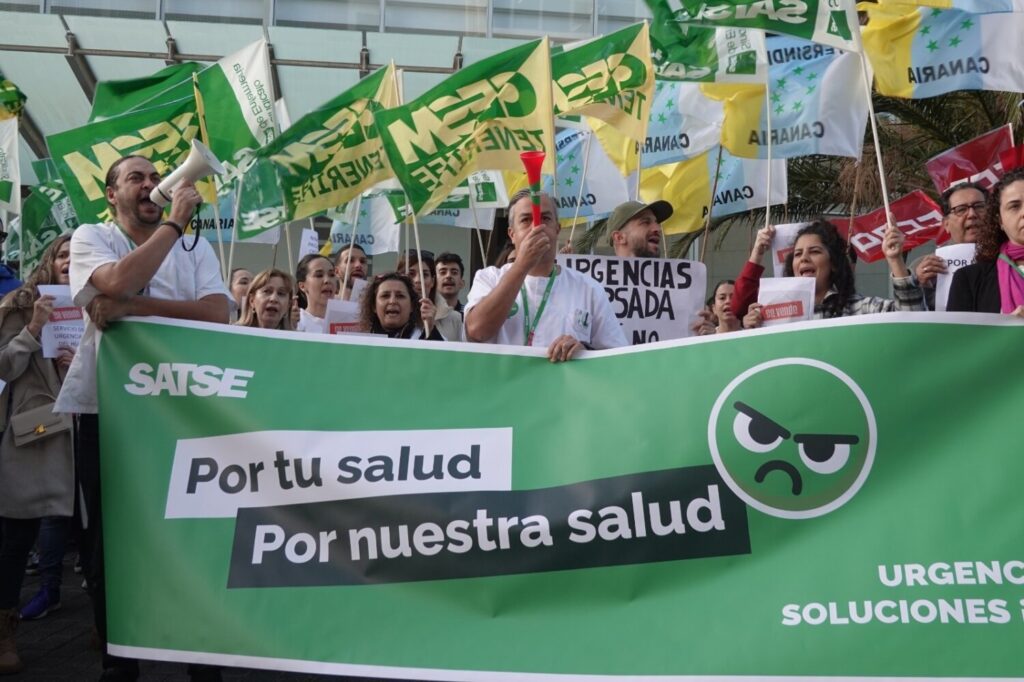 Gestión de Urgencias. Imagen: Más de un centenar de profesionales sanitarios se concentran en el Hospital Universitario de Canarias (HUC) para exigir soluciones ante presión asistencial del servicio de Urgencias y HUC. Europa Press