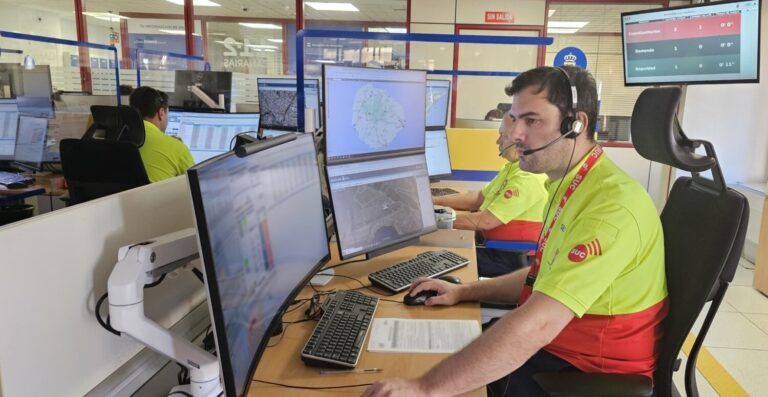Herido tras salirse de la vía y chocar con el centro de salud de Teror (Gran Canaria)