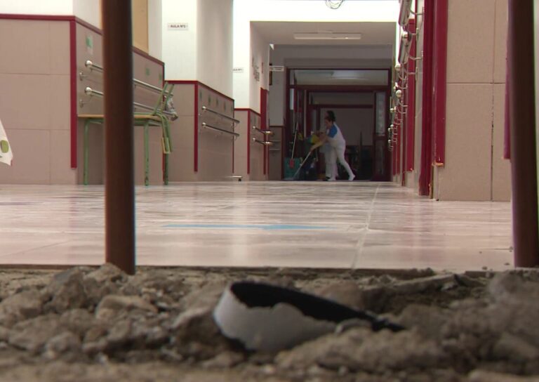 Obras de urgencia en el Colegio de Educación Especial Siete Palmas por el mal estado de las tuberías
