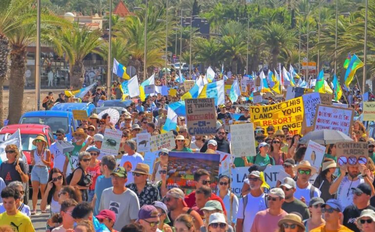 ‘Canarias tiene un límite’ anuncia nuevas protestas contra el modelo turístico