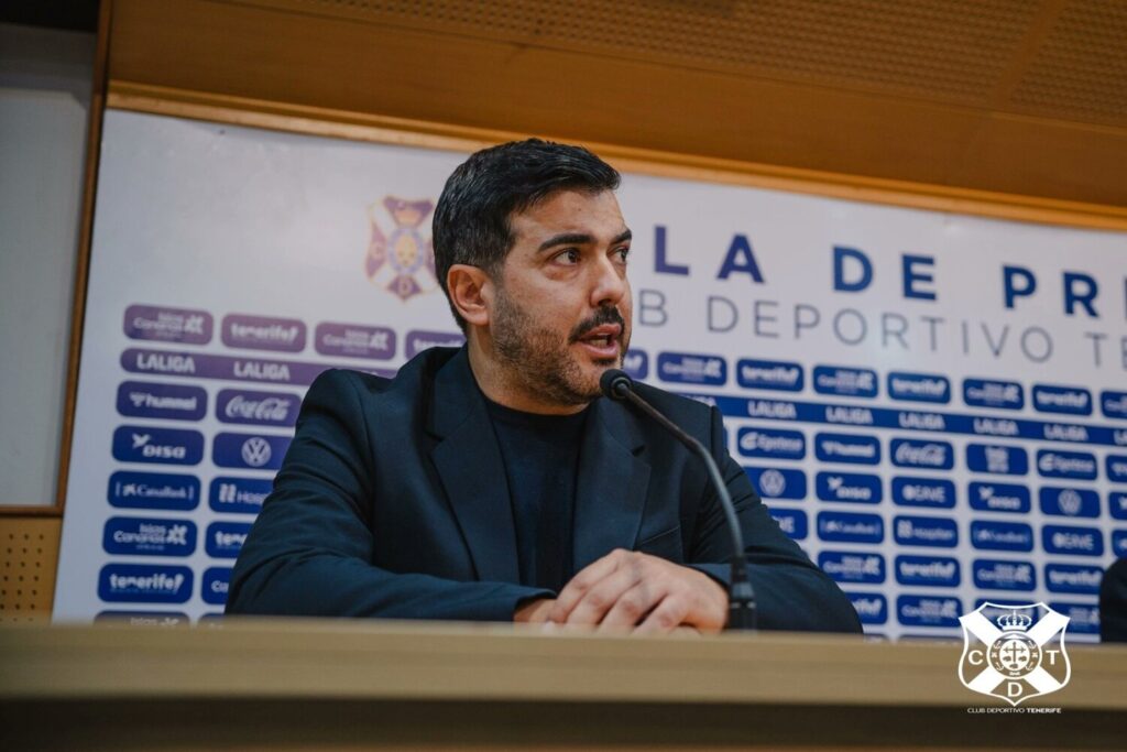 La rueda de prensa de Rayco García, consejero y accionista del CD Tenerife, ha generado una gran expectación entre los aficionados blanquiazules