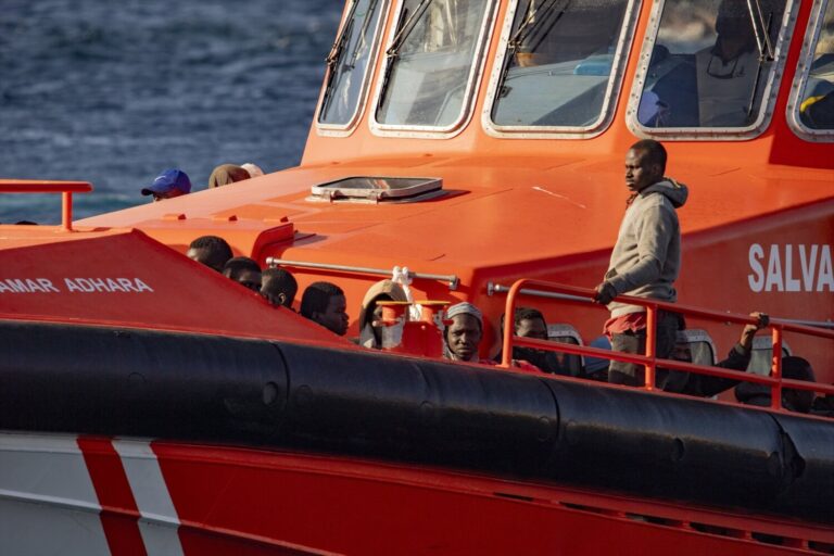 Rescatadas cinco embarcaciones en Canarias