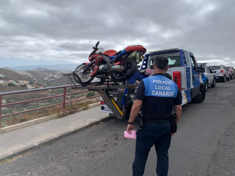 Las Palmas de Gran Canaria retira una media de cuatro vehículos diarios abandonados en la vía pública