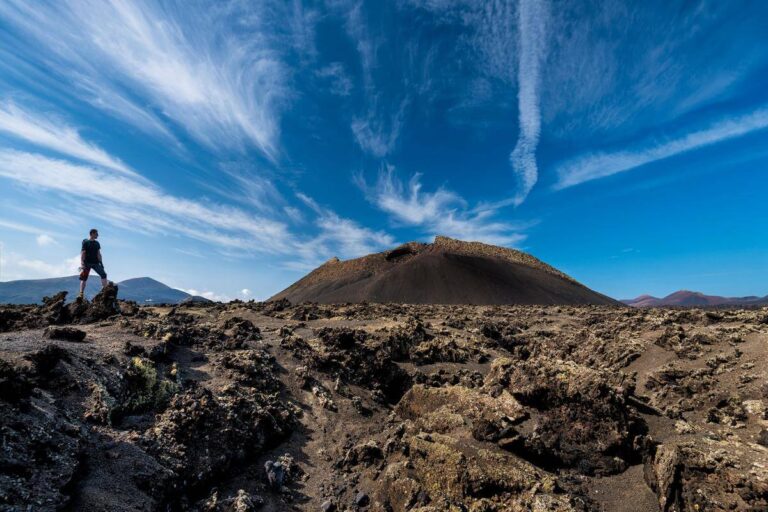 Las visitas al Volcán del Cuervo y Caldera Blanca en Lanzarote se harán en guaguas