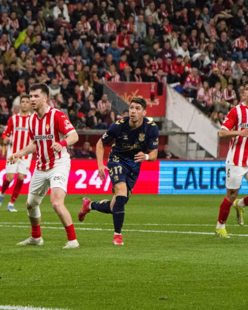 Waldo Rubio, en un lance del partido de este sábado frente al Sporting de Gijón