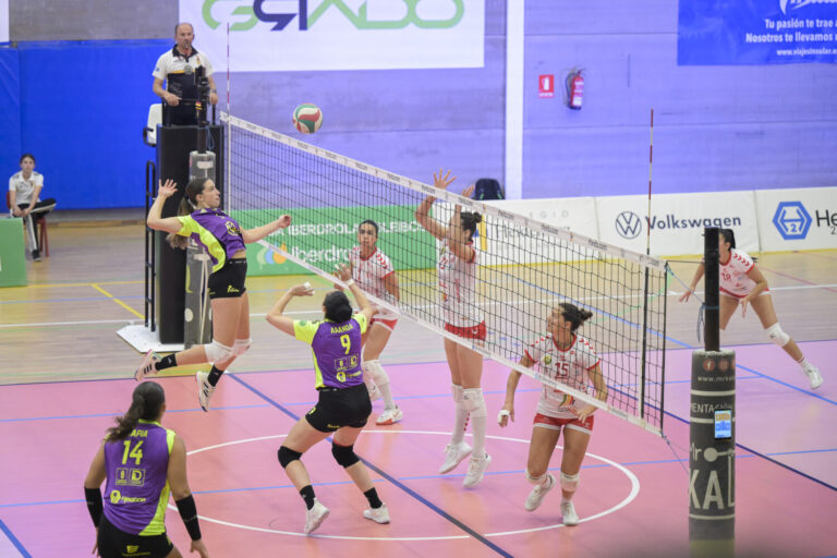 3-1 | El Avarca Menorca resiste y fuerza el cuarto asalto frente al Heidelberg