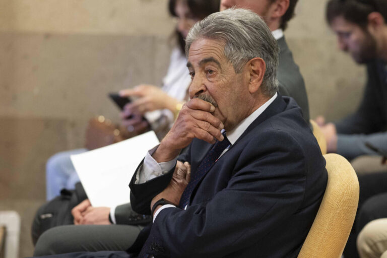 Terminado sin acuerdo el acto de conciliación del rey emérito y Revilla