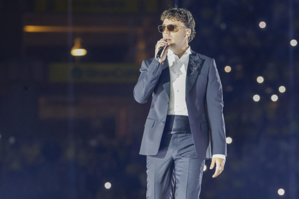 Quevedo se rodeó de numerosos invitados este sábado en la presentación de su disco 'Buenas noches' en su ciudad