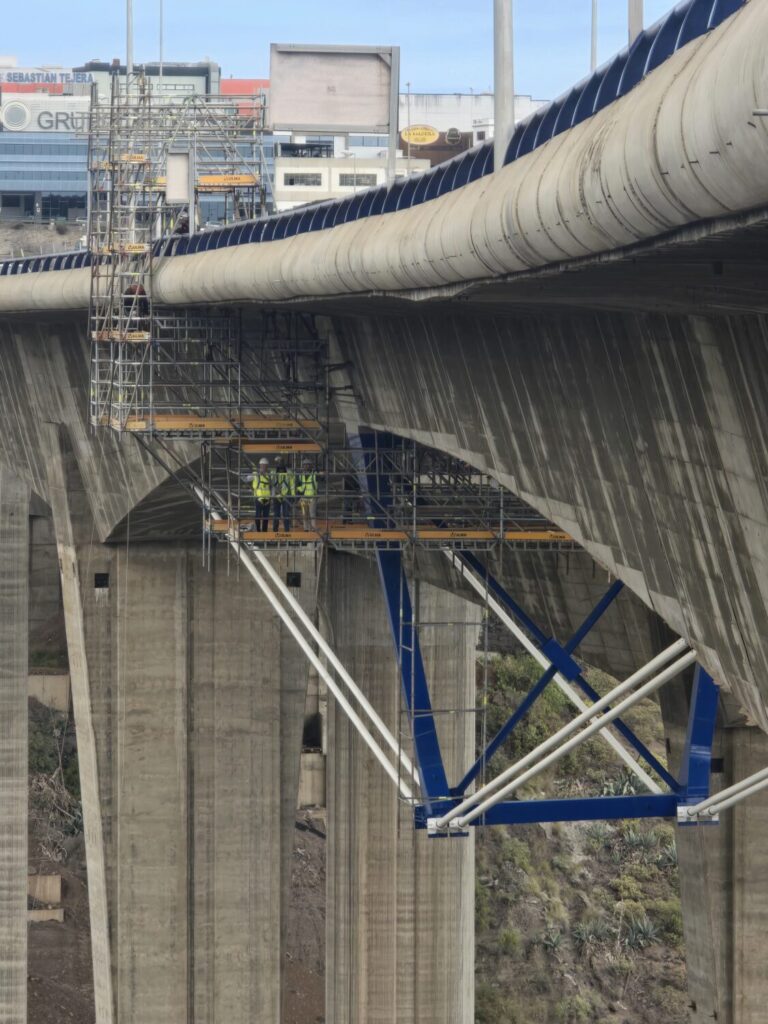 Cierre nocturno del viaducto del Guiniguada