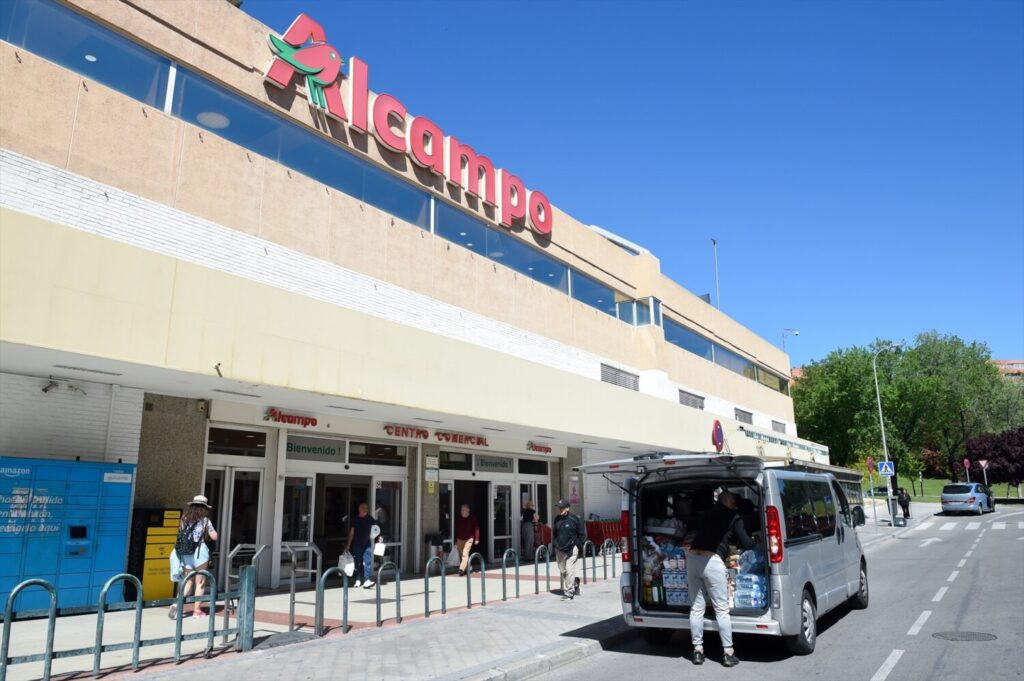 Alcampo anuncia el cierre de 25 supermercados: afectará a un máximo de 710 empleados