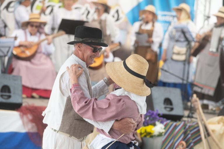 Antigua celebra el Día de Canarias con un gran Baile de Taifas