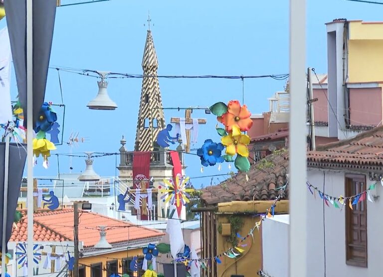 Los Realejos se engalana para la fiesta de Cruces y Fuegos