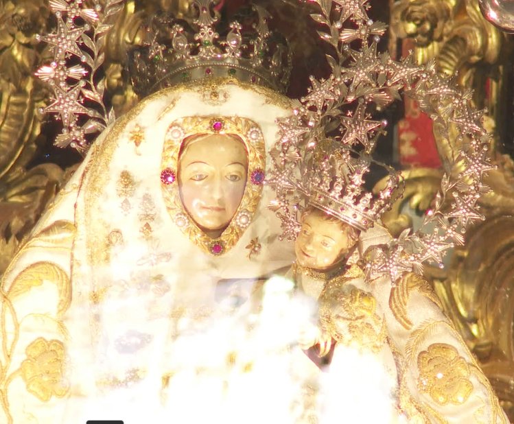 La Villa Mariana de Teror espera con fervor la Bajada de la Virgen del Pino cuando quedan solo horas para uno de los actos más emotivos de Canarias