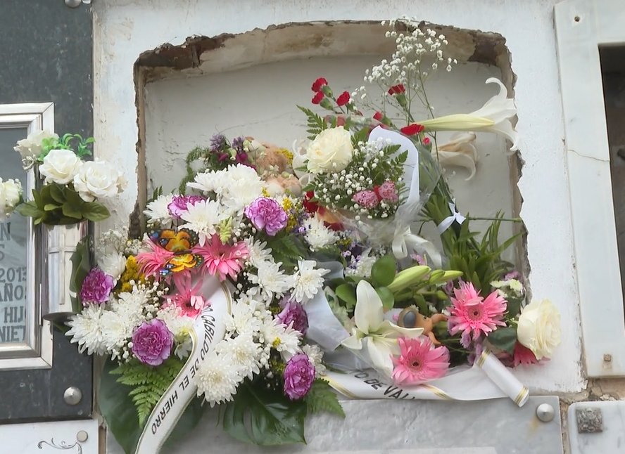 El Pinar, Valverde y Frontera han acogido el entierro de las 4 mujeres y las tres menores fallecidas el pasado miércoles en el muelle de La Restinga