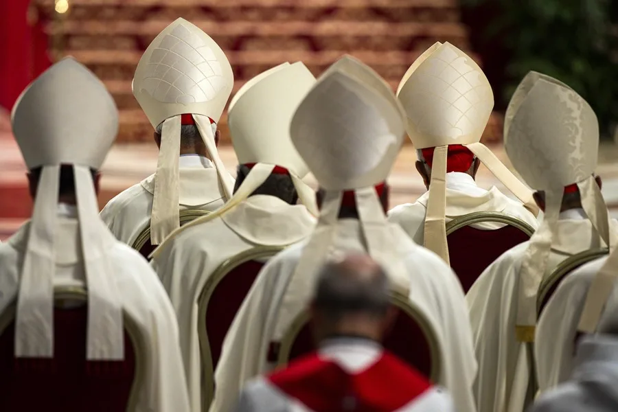 Cardenales asisten a la Octava Misa Novendiale en memoria del difunto Papa Francisco, en la Basílica de San Pedro, en Ciudad del Vaticano. EFE/EPA/ANGELO CARCONI