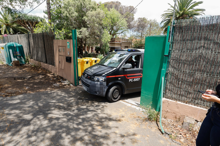 La Policía de Canaria registra el centro de menores por orden judicial. Imagen EFE