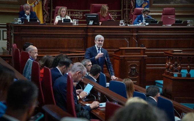 Foto de archivo de Fernando Clavijo, en el pleno del Parlamento de Canarias. Presidencia del Gobierno