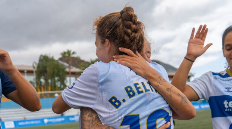 Bea Beltrán se retira del fútbol en las filas del Costa Adeje