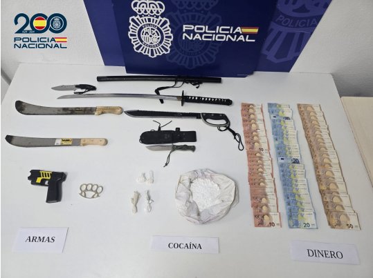 Efectos intervenidos en la operación que ha desarticulado un grupo criminal en Santa Cruz de Tenerife. Imagen Policía Nacional