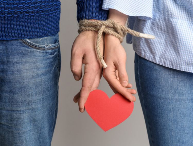 El programa de la Radio Canaria, liderado por Rosa Vidal, se adentra en la compleja realidad de la dependencia emocional