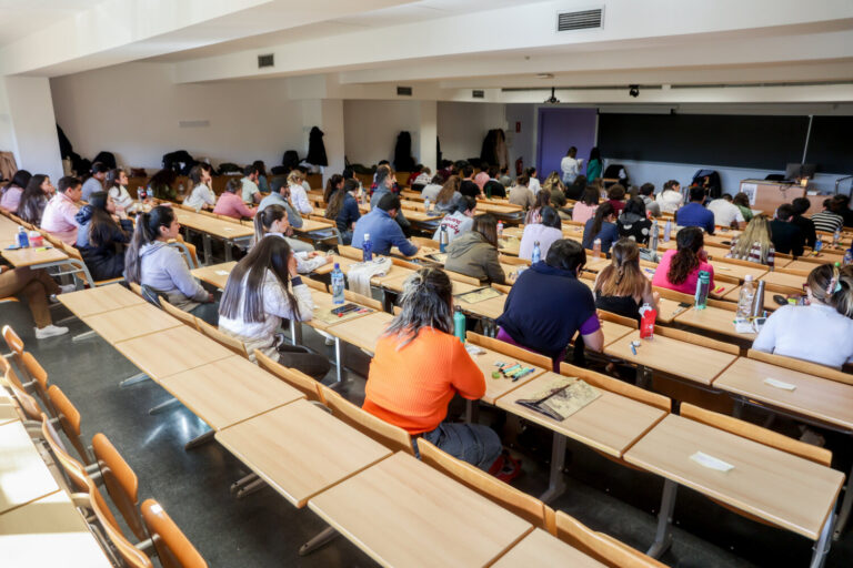 Alrededor de 11.000 estudiantes en Canarias estrenan la nueva PAU
