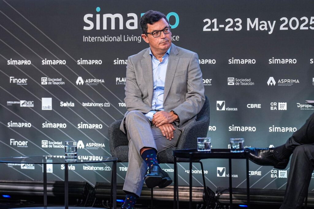 Canarias avanza en la tramitación de los expedientes de más de 900 viviendas este 2025. Pablo Rodríguez en el Congreso SIMAPRO 2025/ Gobierno de Canarias. 