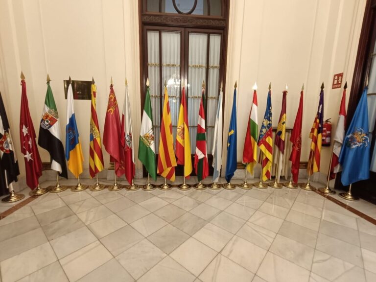 Canarias, entre las CCAA menos endeudadas