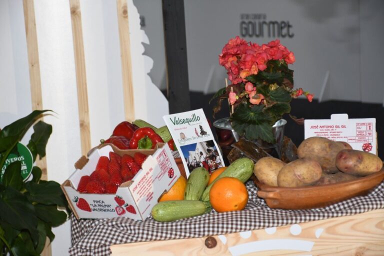 Valsequillo celebra la feria de la fresa, la papa y el millo