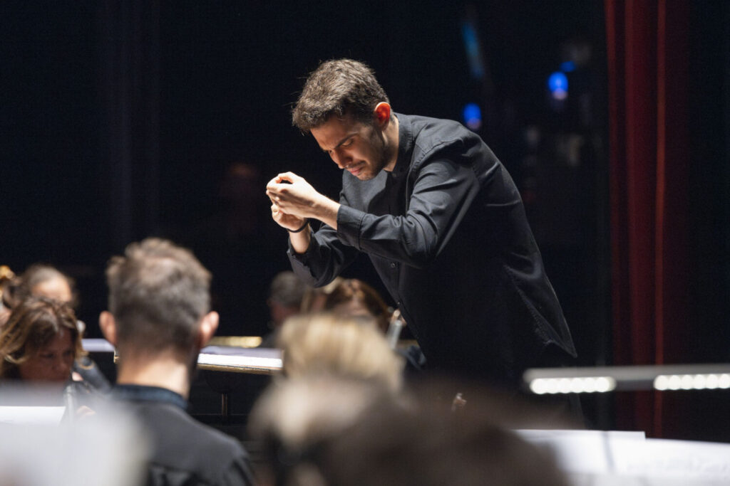 Gabriel González es el director de este concierto en Países Bajos con elenco cien por cien canario. 