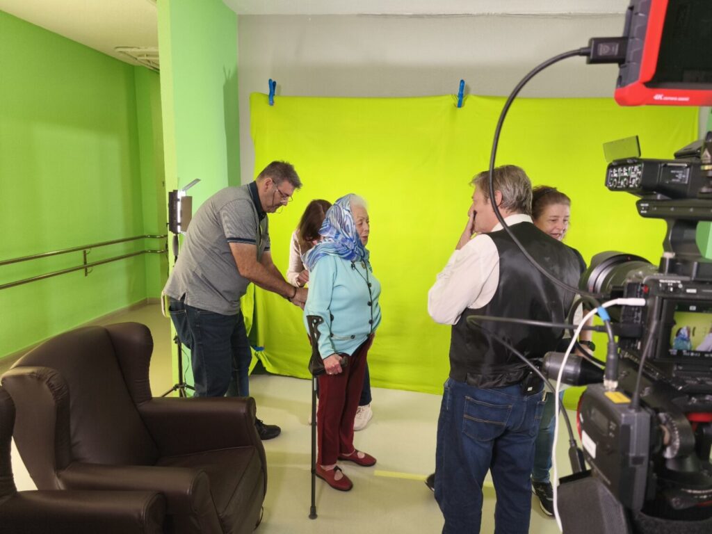 Parte del elenco y el equipo técnico se preparan para el rodaje de uno de los capítulos de ‘Acaymo, Barranqueras de pasión’