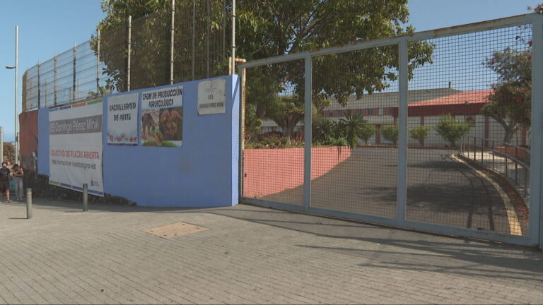 Un menor agrede con arma blanca a otro por fuera de un instituto en La Laguna