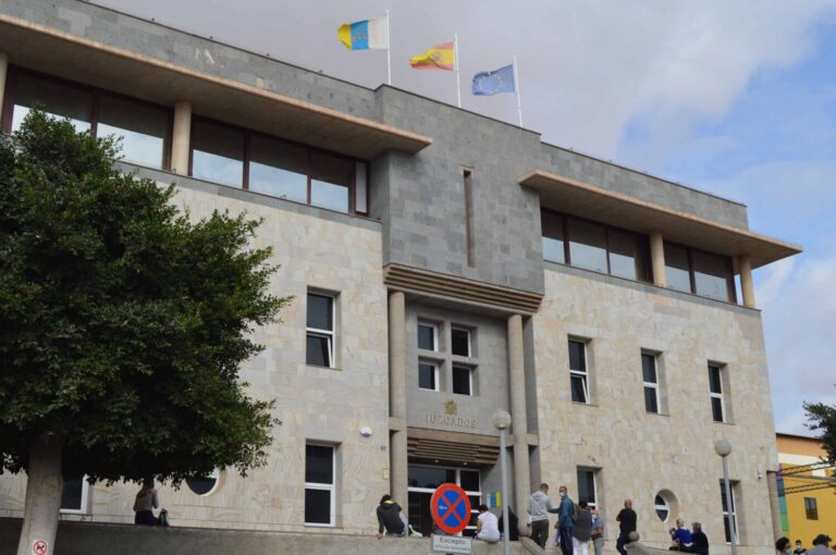 Agrede sexualmente a la hija de su pareja en Fuerteventura