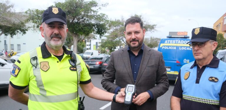 La Policía Local presenta nuevos etilómetros de última generación