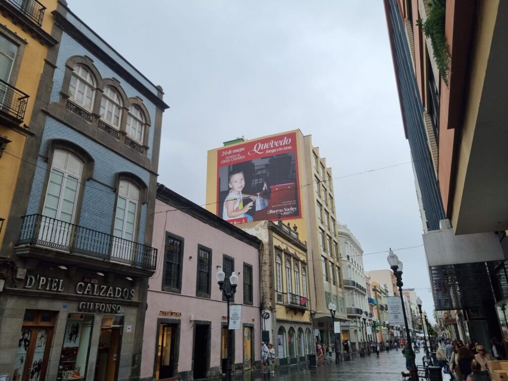 Lona en la calle Triana de Las Palmas de Gran Canaria. Imagen cedida