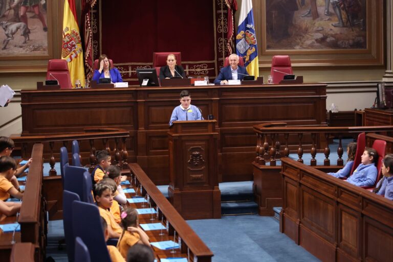 Los escolares toman la palabra en el Parlamento