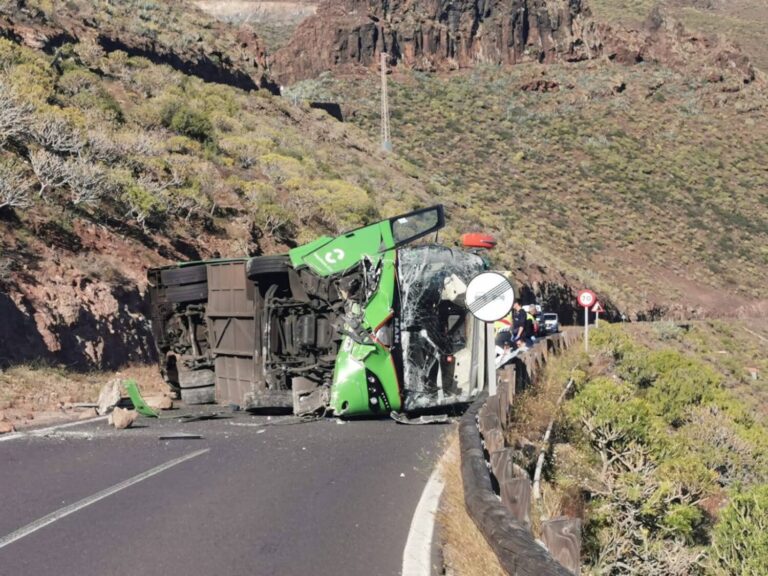 Dos días de luto oficial en La Gomera tras el accidente de guagua