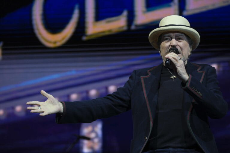 Joaquín Sabina brilla en su despedida de los escenarios en Gran Canaria